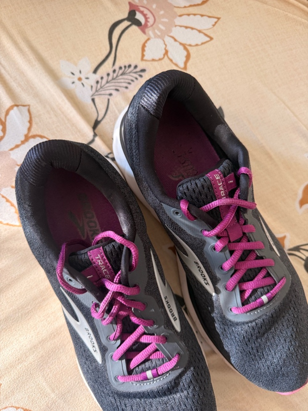Brooks Women's Black and Pink/ Magenta Running Shoes - Picture 8 of 16